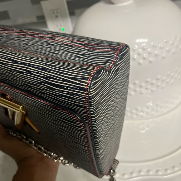 Louis Vuitton Navy & White Epi MM Twist Chain Shoulder/Crossbody Bag - Picture 5 of 10